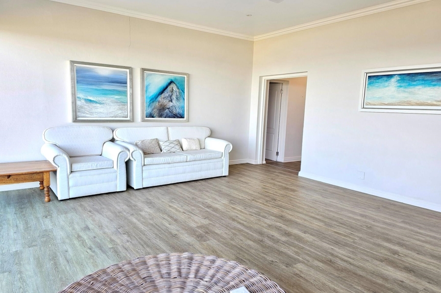 6 Bedroom Property for Sale in Paradise Beach Eastern Cape